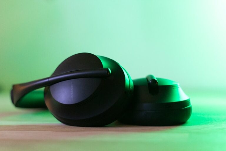 Explore Our Selection of Noise-Cancelling Headphones Today