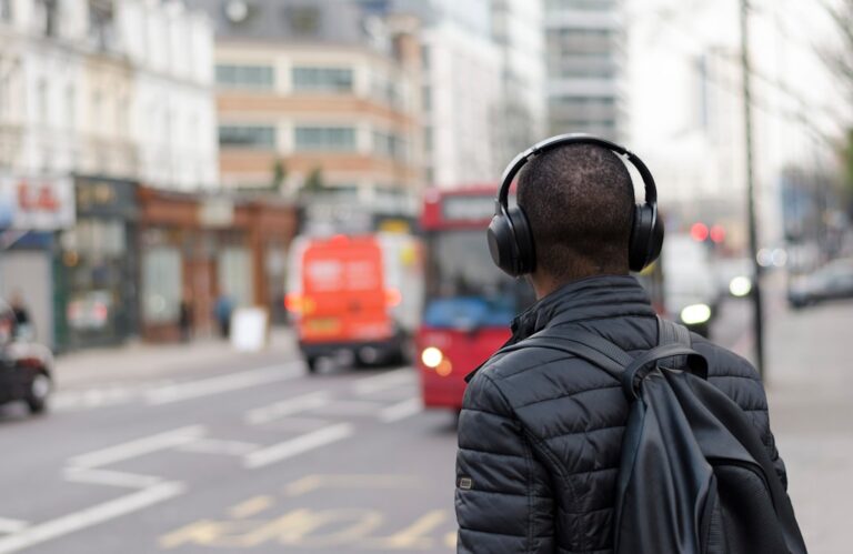 Comparing In-Ear and Over-Ear Headphones: Which Is Better?